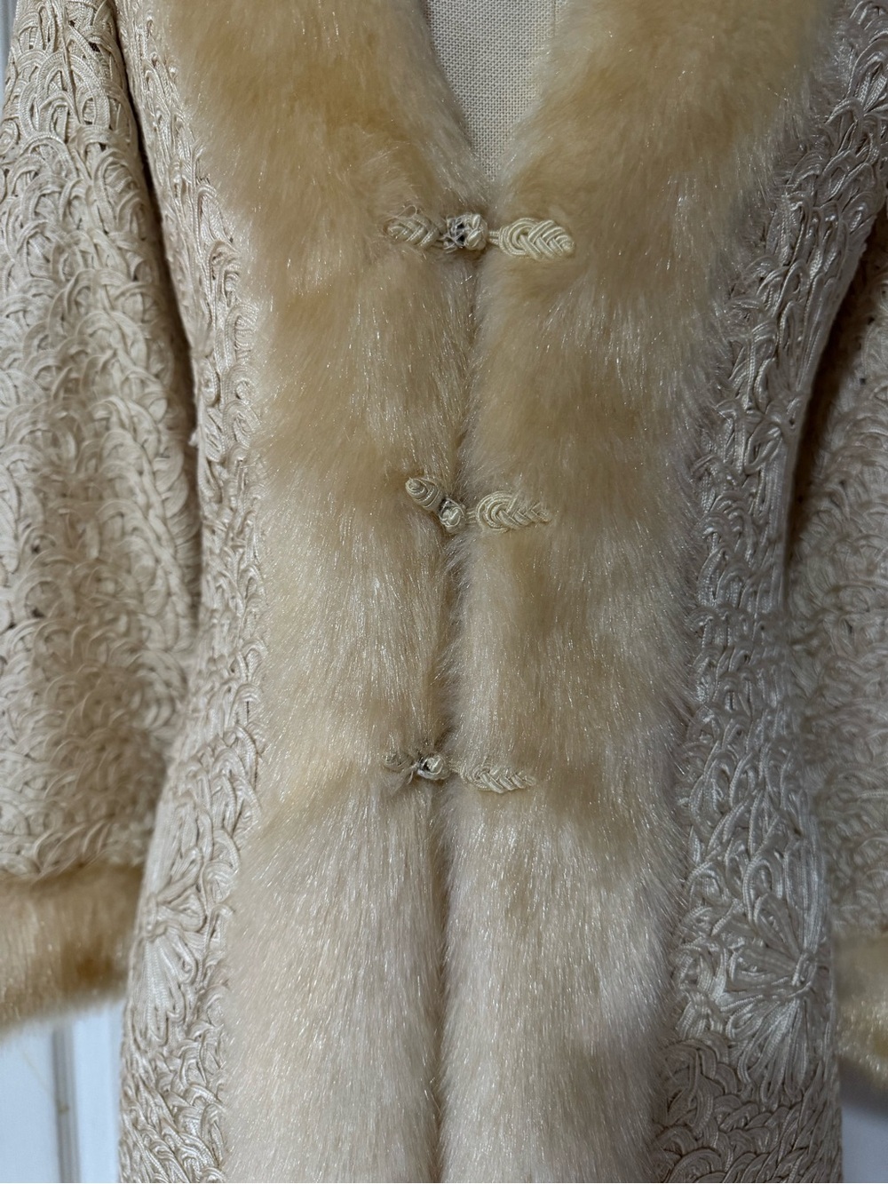 Vintage Sue Wong Nocturne Embroidered Champagne/Ivory Coat Faux Fur Trim Size - Picture 13 of 16
